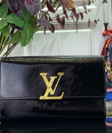 LV Pochette Louise